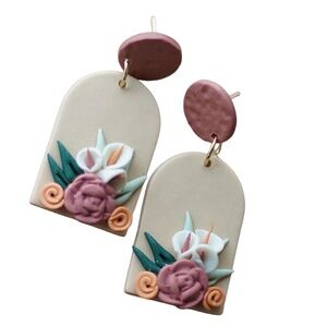 Beige Floral Arch Polymer Clay Earrings – Handmade Garden Bloom Design